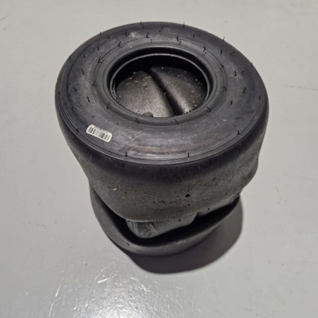 SET VEGA X H4 TIRES (USED)